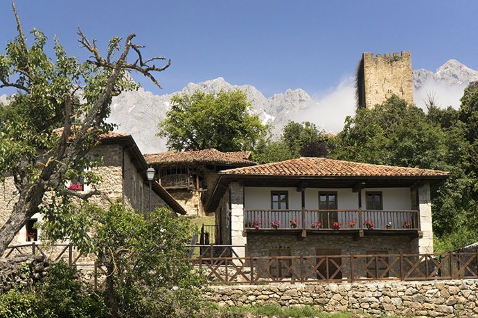 Archivo - Mogrovejo. Pueblo de Cantabria.