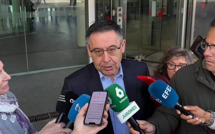 El expresidente del FC Barcelona, Josep Maria Bartomeu, a la salida de los juzgados