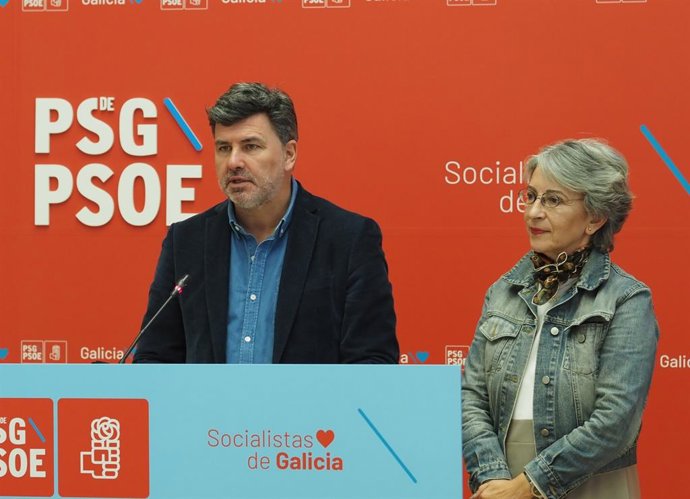 El eurodiputado del PSdeG, Nicolás González Casares, junto a la diputada autonómica Silvia Longueira