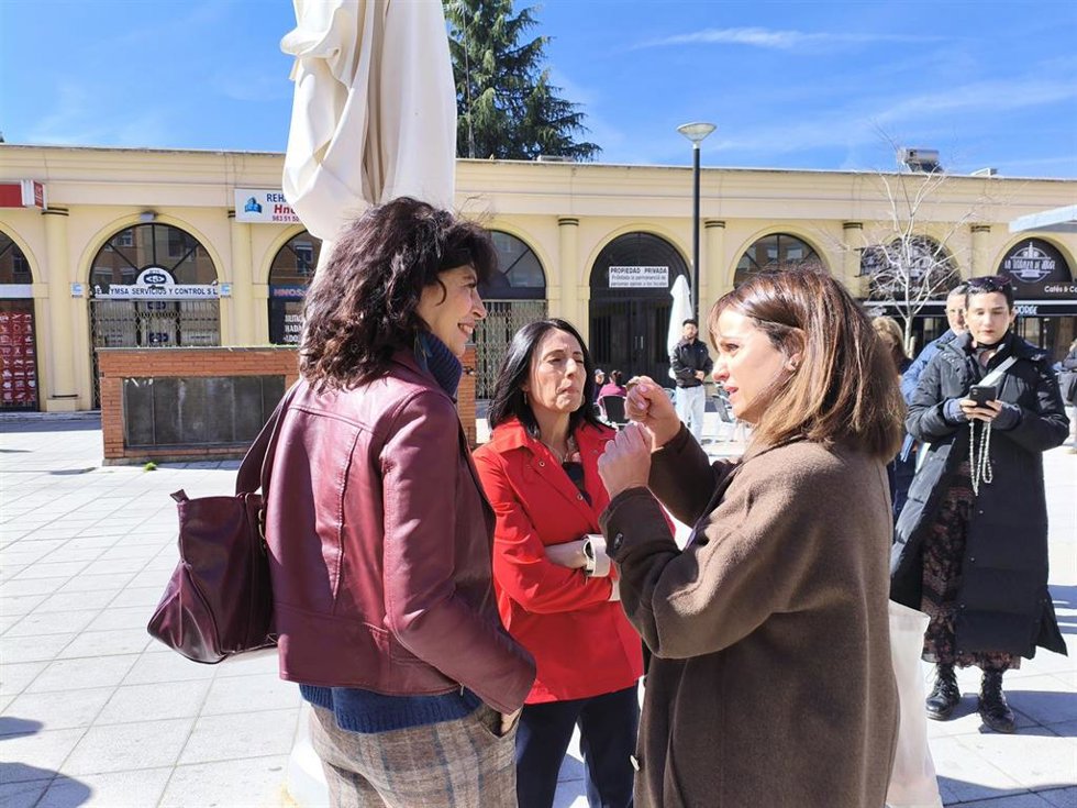 De izquierda a derecha, la ministra de Igualdad, Ana Redondo, la secretaria de Organización del PSOE, Rebeca Torró, y la cabeza de lista socialista por Valladolid a las Cortes de Castilla y León, Patricia Gómez Urbán, en Valladolid.