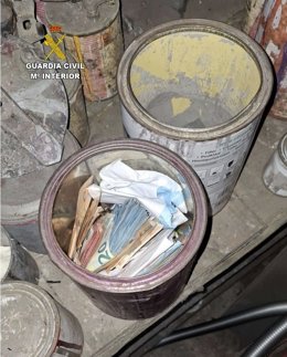 Dinero intervenido en el operativo en Tui.