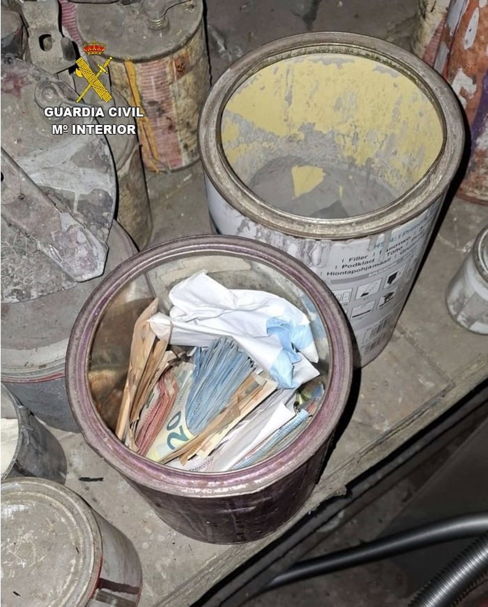 Dinero intervenido en el operativo en Tui.