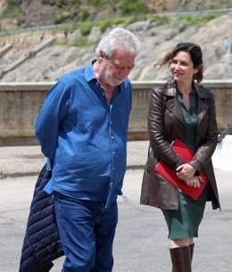 Archivo - El jefe de gabinete de la presidenta de la Comunidad de Madrid, Miguel Ángel Rodríguez, y la presidenta de la Comunidad de Madrid, Isabel Díaz Ayuso.