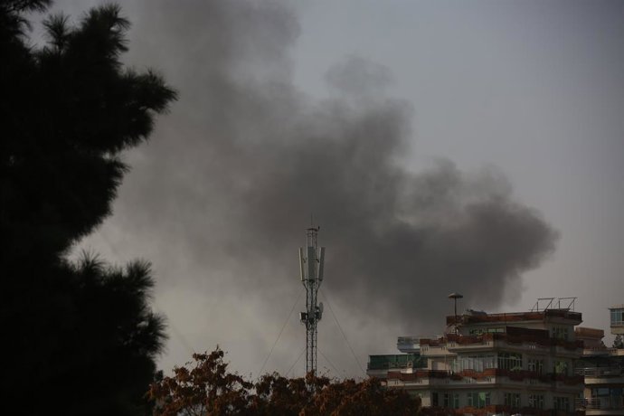 Archivo - KABUL, Oct. 15, 2025  -- This photo taken on Oct. 15, 2025 shows smoke rising from the site of an explosion in Kabul, the capital of Afghanistan. At local time around 3:00 p.m. on Wednesday, an explosion was heard in Kabul, the capital of Afghan