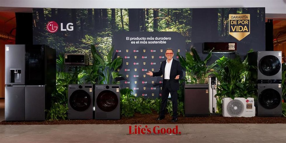 Presentacion de la extensión de la "garantía de por vida" de LG con el presentador Jordi Hurtado.
