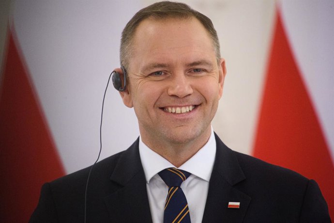 Archivo - Arquivo - 8 de setembro de 2025, Lituânia, Vilnius: O presidente polonês Karol Nawrocki fala com a imprensa durante uma coletiva conjunta com o presidente lituano Gitanas Nauseda no Palácio Presidencial. Foto: Yauhen Yerchak/SOPA Images via ZUMA