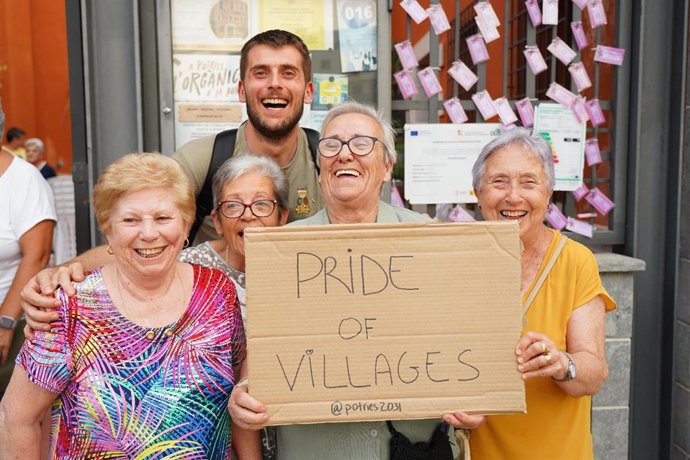 Archivo - "Orgullo de pueblos": imagen de archivo de la campaña puesta en marcha en Potries (Valencia)