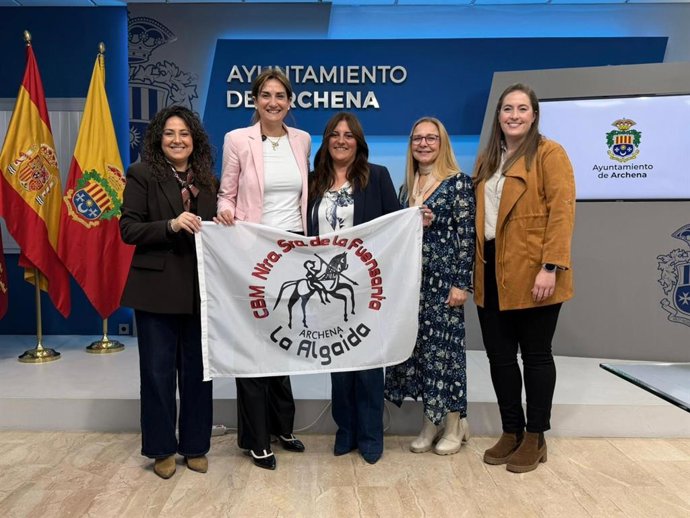 La alcaldesa de Archena, Patricia Fernández, ha recibido al equipo directivo del CEIP Ntra. Sra. De la Fuensanta