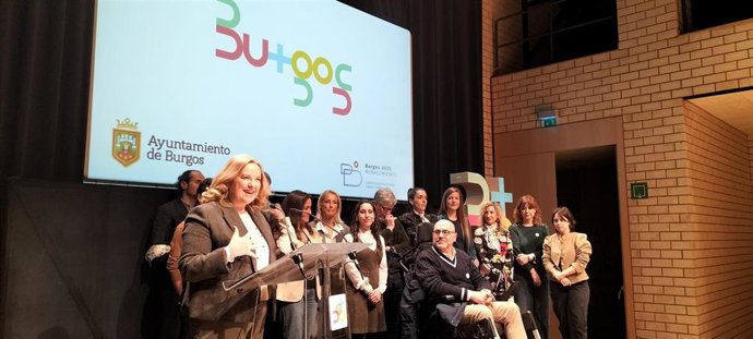 La alcaldesa de Burgos, Cristina Ayala, junto a la delegación de la candidatura para la Capitalidad Europea de la Cultura.