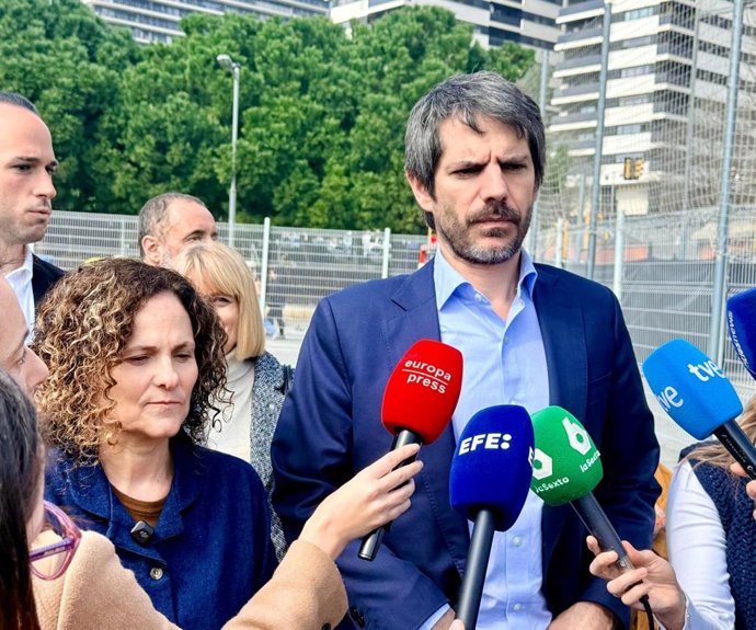 El ministro de Cultura, Ernest Urtasun y la consellera de Cultura de la Generalitat, Sònia Hernández.