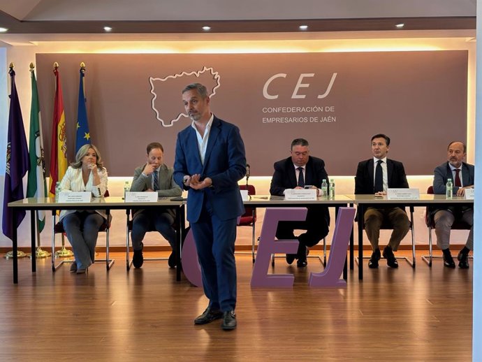 El vicesecretario de Economía del PP, Juan Bravo, este viernes durante su reunión con la Confederación de Empresarios de Jaén (CEJ).