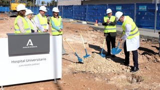 Colocación de la primera piedra de la nueva Unidad de Investigación Clínica del Hospital Juan Ramón Jiménez de Huelva.