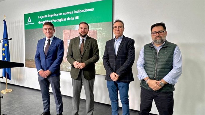 Agustín López (2º izda.), en la presentación de la nueva figura europea de Indicaciones Geográficas para Productos Artesanales e Industriales.