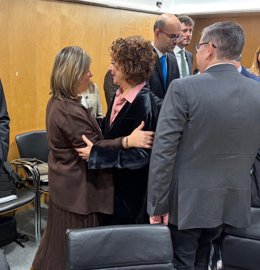 Archivo - La vicepresidenta del Principado, Gimena Llamedo y la ministra de Hacienda, María Jesús Montero