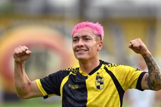 Futbol, Coquimbo Unido vs Union Española. Fecha 28, Liga primera 2025. El jugador de Coquimbo Unido Cristian Zavala, centro, celebra tras marcar un gol contra Union Española durante el partido de primera division disputado en el estadio Francisco Sanchez