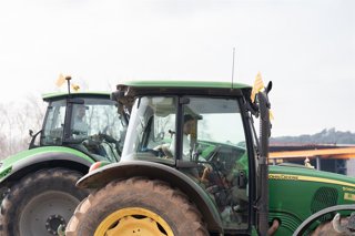 Archivo - Tractores durante una marcha a su paso por Cardedeu, a 10 de febrero de 2025, en Cardedeu, Barcelona, Cataluña (España). Centenares de agricultores se concentran en los puntos anunciados para las movilizaciones a pesar de la desconvocatoria ayer