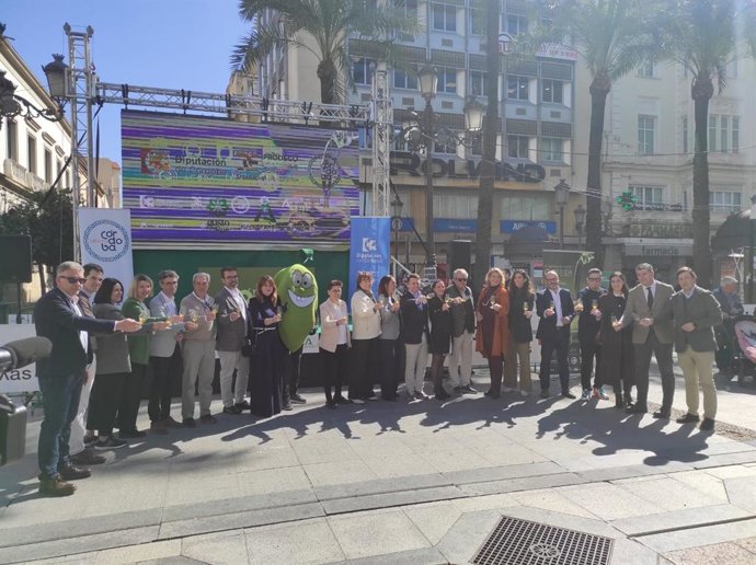 Foto de familia en la inauguración del III Festival del Aceite Córdoba Virgen Extra.