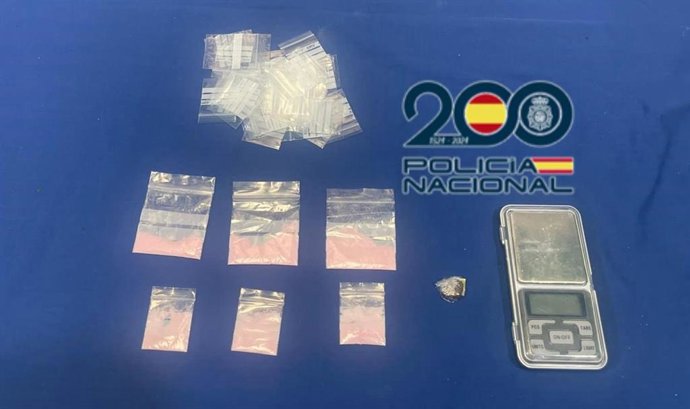 Drogas y báscula de precisión incautadas a un varón en la calle Gabilondo de Valladolid.