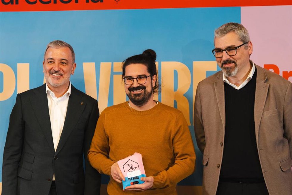 Collboni entrega las llaves de los pisos del bloque D de la Illa Glries