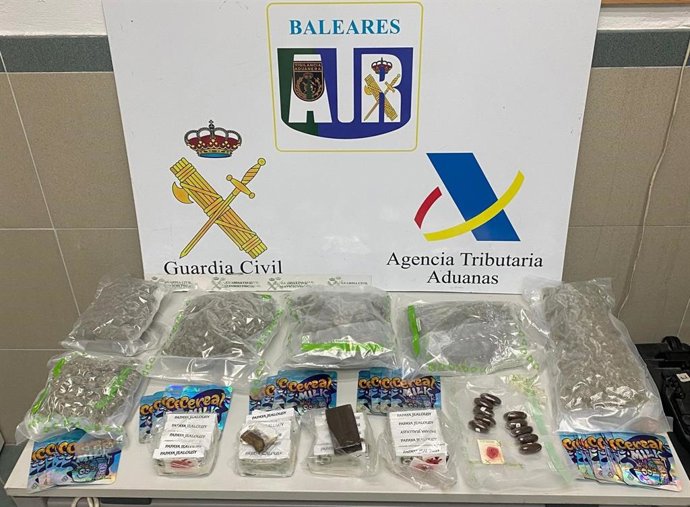Detenido por tratar de enviar marihuana y hachís en paquetes postales.