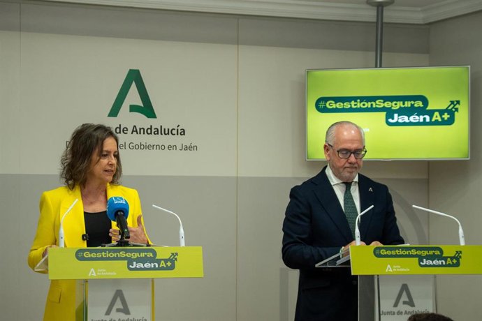 Catalina García y Jesús Estrella en la rueda de prensa.