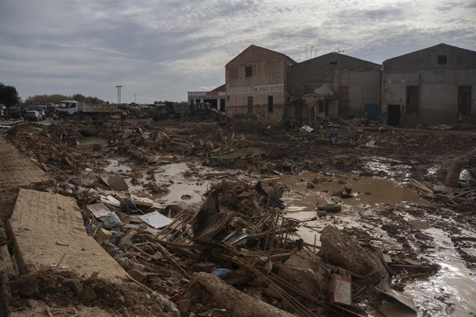 Archivo - Arxiu - (Foto d'ARXIU) Una de les zones afectades per la DANA, a 8 de novembre del 2024, a Catarroja, València.