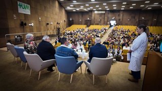 Acto de homenaje a los profesionales sanitarios jubilados en el Hospital Virgen Macarena de Sevilla
