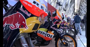 Mobility City muestra la aventura de los pilotos españoles en el Dakar: las 25 motos que los llevaron a la gloria