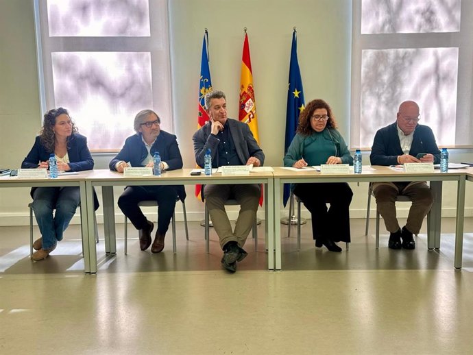 Martínez Mus subratlla que la futura plataforma de transport sobre la llera del Turia rebaixarà temps de viatge i alleujarà el trànsit de mercaderies de la V-30