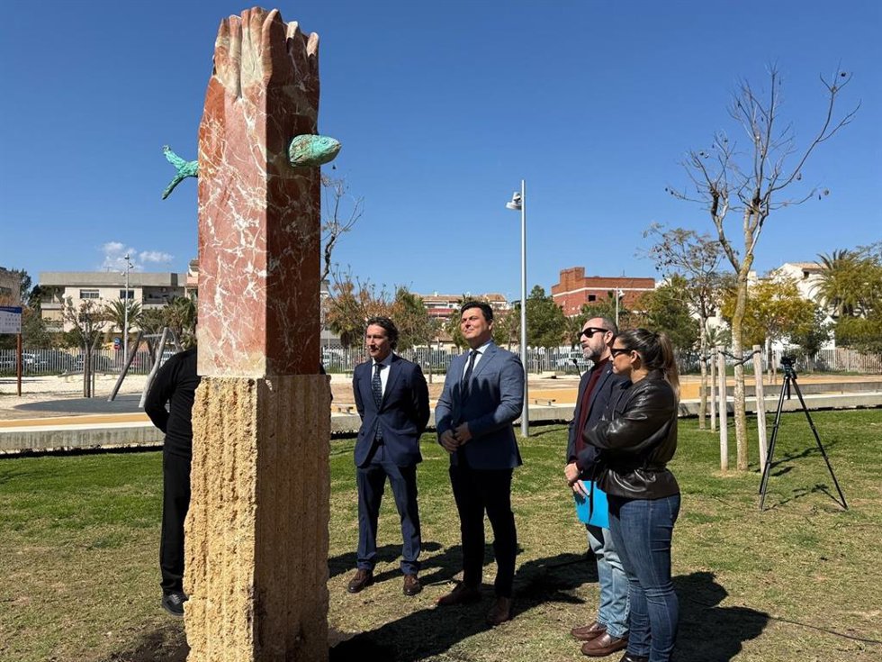 Inauguración de la escultura, del artista Nicolás de Maya