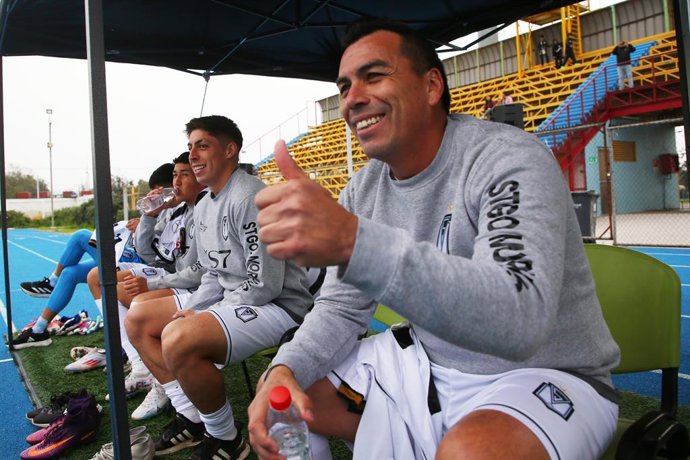Futbol, Santiago Morning vs Deportes Temuco. Fecha 22, campeonato Nacional Primera B 2024. El jugador de Santiago Morning ESteban Paredes, sonrie ante sel partido de primera B  contra Deportes Temuco en el estadio Municipal de La Pintana. Santiago,