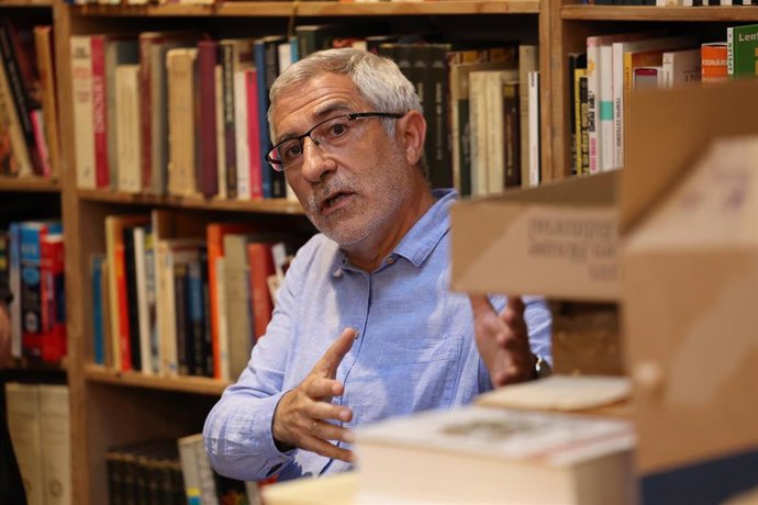 Archivo - El portavoz de IU-Convocatoria por Oviedo , Gaspar Llamazares.