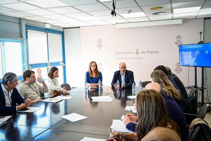 Cort reúne a técnicos municipales, entidades cerfificadoras y colegios profesionales para dar a conoce las ECU