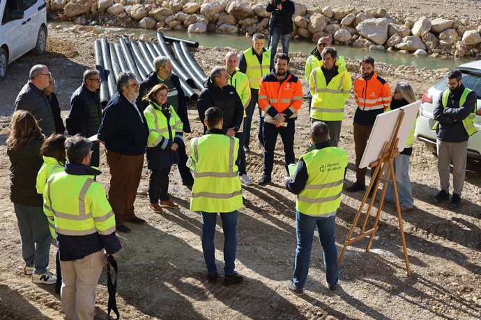 Reobri la carretera que va quedar destruïda per la dana entre Xera i Sot de Xera