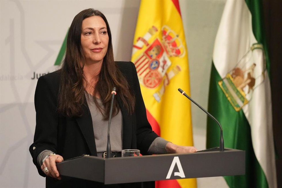 La consejera de Inclusión Social, Loles López, en una rueda posterior al Consejo de Gobierno.