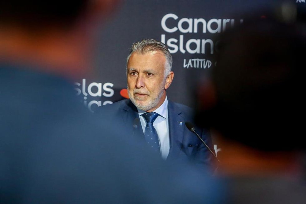 Archivo - El presidente de Canarias, Ángel Víctor Torres, durante la inauguración del Pabellón sobre las Islas Canarias en Fitur 2021, a 19 de mayo de 2021, en IFEMA, Madrid, (España).