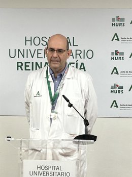 El cirujano principal de la intervención, Javier Briceño.