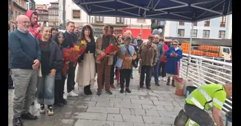 El Principado coloca tres nuevas piedras 'stolpersteine' en Llanes en homenaje a vecinos deportados a campos nazis