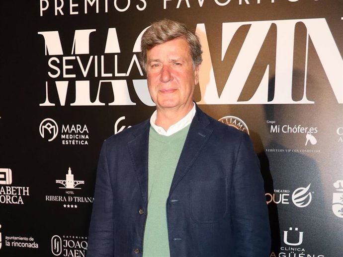 Cayetano Martínez de Irujo estalla ante la polémica por el cuadro de su madre, la duquesa de Alba