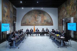 Archivo - El presidente de la Generalitat, Salvador Illa, y los consellers Albert Dalmau, Alícia Romero y Jaume Duch, se reúnen con PSC-Units, Junts, ERC, PP, Comuns y CUP en el Parlament para abordar las consecuencias de la guerra en Oriente Medio