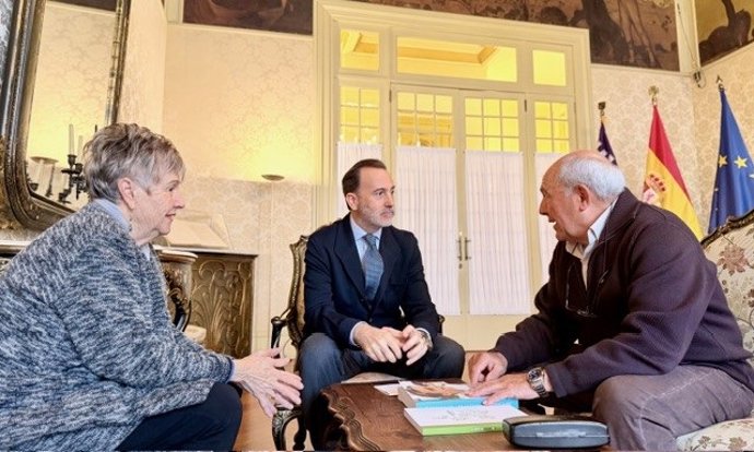 El presidente del Parlament, Gabriel Le Senne, ha recibido en audiencia a Marino de la Rocha