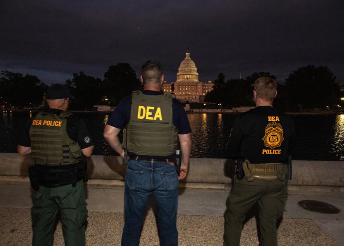 Archivo - August 21, 2025, Washington, Distict Of Columbia, USA: U.S. Drug Enforcement Administration (DEA) agents patrol near the Capitol building following President Donald Trump's announcement to place the D.C. Metropolitan Police Department under fede