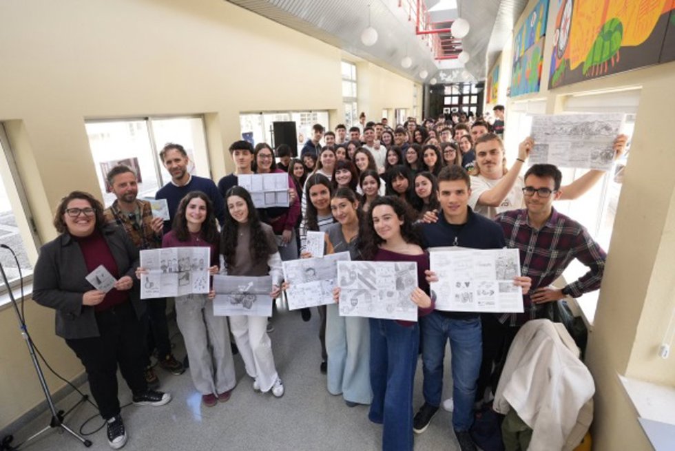 Imagen de la inauguración de la exposición en la Facultad de Ciencias de la Educación y Psicología.