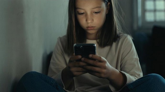 Experta aboga por una reducción "progresiva" del tiempo de uso de pantallas por niños para no generar ansiedad