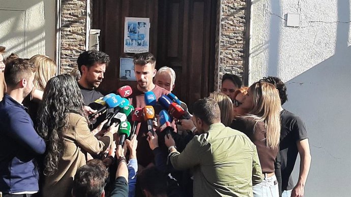 Os filhos e o marido de Francisca Cadenas falam com a imprensa