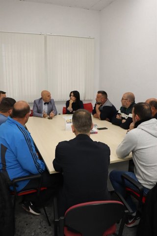 Reunión del PSOE con loos gruistas.