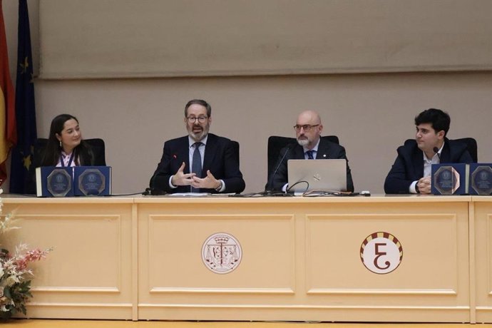Adolfo Molina participa en la apertura de la cuarta edición del Torneo de Debate X Córdoba de Nuevas Generaciones (NNGG) que se celebra este fin de semana en la Facultad de Derecho de la Universidad de Córdoba (UCO).