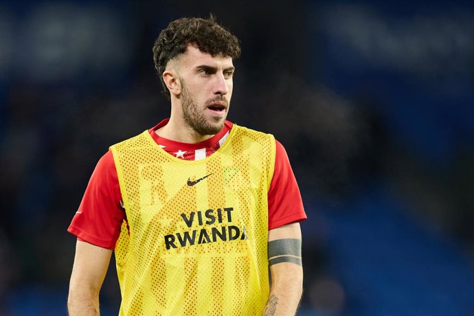 Archivo - Matteo Ruggeri of Atletico de Madrid looks on prior to the LaLiga EA Sports match between Real Sociedad and Atletico de Madrid at Anoeta on January 4, 2026, in San Sebastian, Spain.
