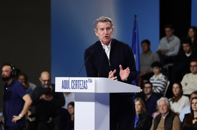 El presidente del PP, Alberto Núñez Feijóo, interviene durante un acto de cierre de campaña, a 13 de marzo de 2026, en Valladolid, Castilla y León (España). El PP celebra en la Feria de Valladolid su gran acto final de campaña para las autonómicas del 15 