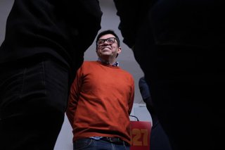 El candidato de BComú a la alcaldía de Barcelona, Gerardo Pisarello, durante una rueda de prensa, en la sede de Comuns, a 23 de febrero de 2026, en Barcelona, Catalunya (España). 